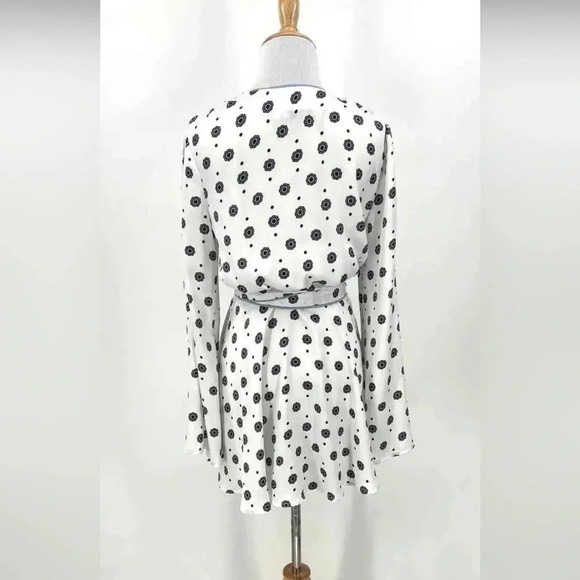 L’ACADEMIE The Wrap Mini Dress Womens  White Medallion Print Bell Sleeve - Picture 4 of 6